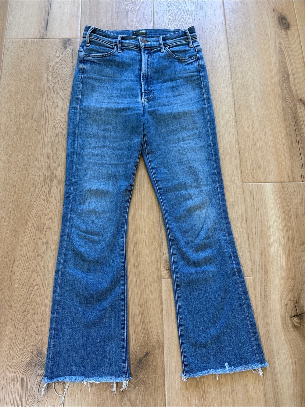 MOTHER 26 Hustler High-Rise Jeans in Medium Blue with Raw Hem